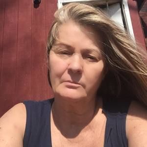 Meet your Posher, Debbie